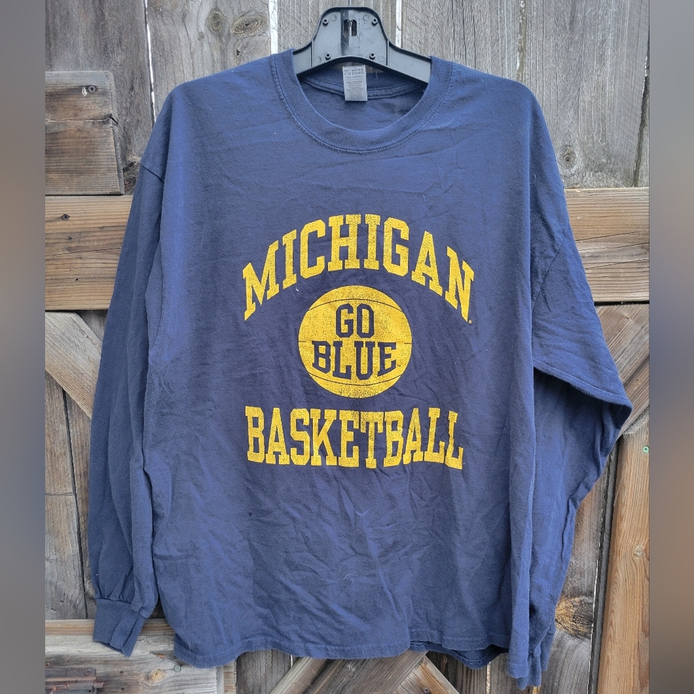 Michigan University Basketball "go blue" long sleeve t-shirt, size xl